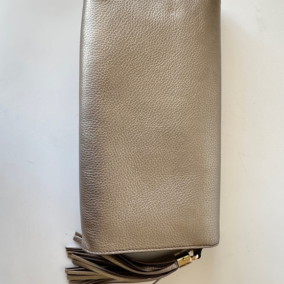 Gucci Metallic/Gold Pebble Leather Soho Clutch - Picture 3 of 16